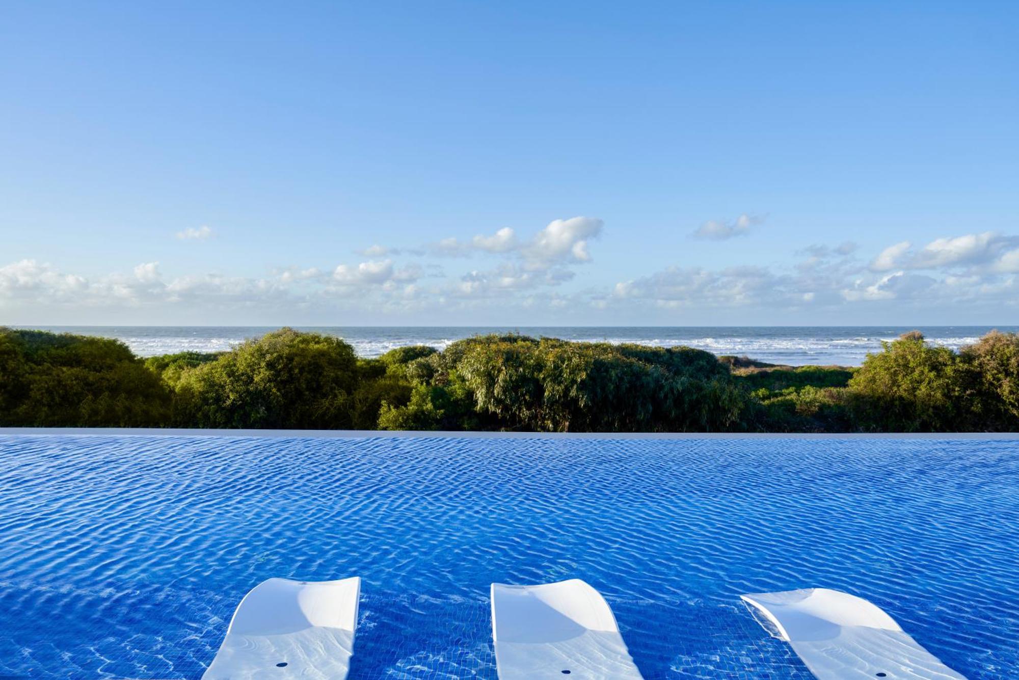 铂尔曼玛扎甘皇家高尔夫酒店及Spa 杰迪代 外观 照片 View of the Atlantic Ocean from the pool at the Iberostar Grand Hotel Bahia, in 2019