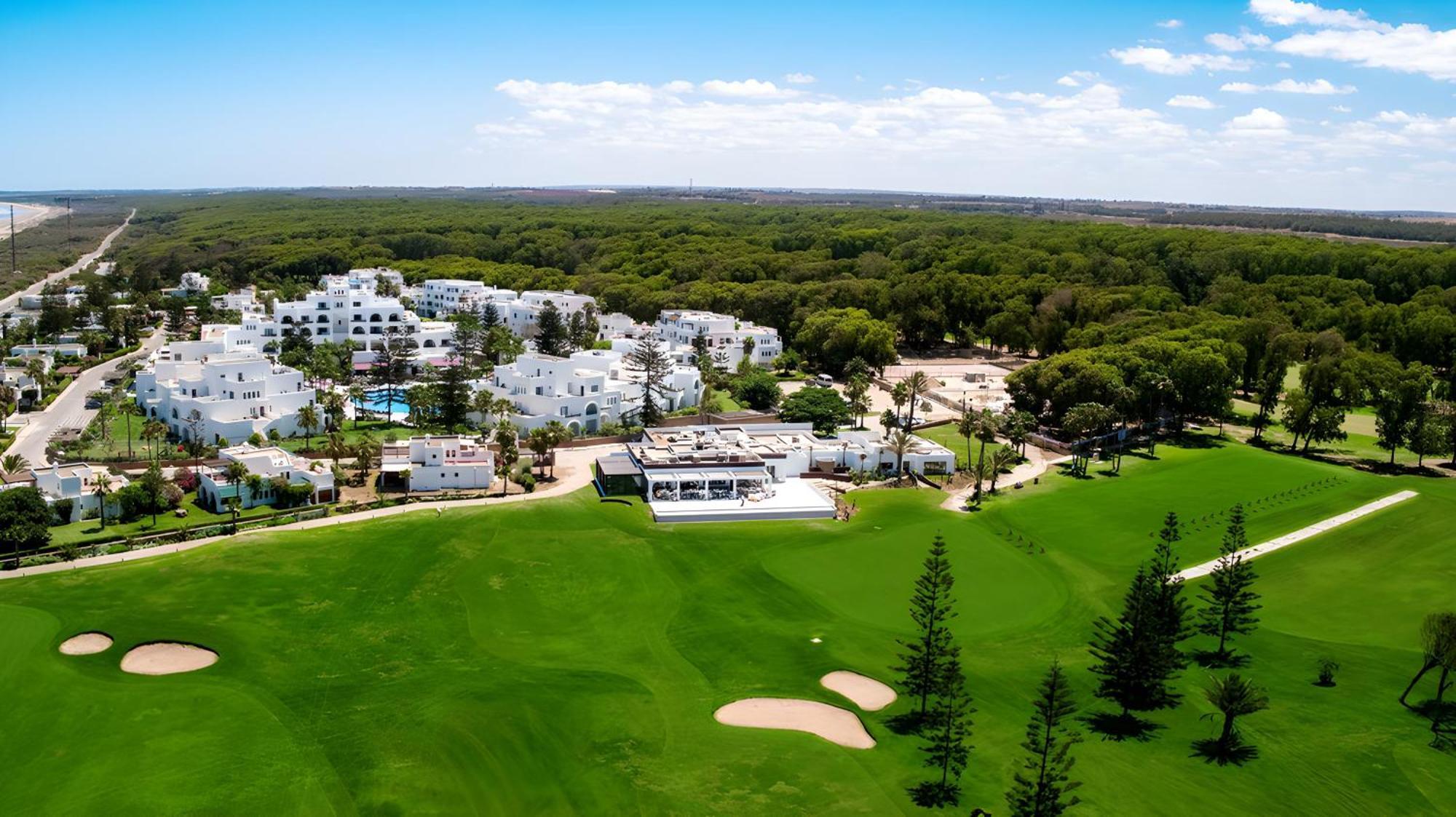 铂尔曼玛扎甘皇家高尔夫酒店及Spa 杰迪代 外观 照片 Golf course in Punta Cana