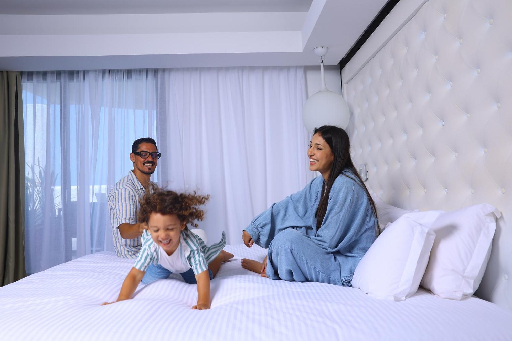 铂尔曼玛扎甘皇家高尔夫酒店及Spa 杰迪代 外观 照片 Family at the hotel